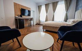 Aristide House - Premium Luxury Self Check-In Rooms And Suites Central